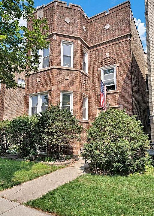 1st image of 5422 W Berteau Ave #1