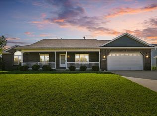 2395 Wolf Run, Hiawatha, IA 52233