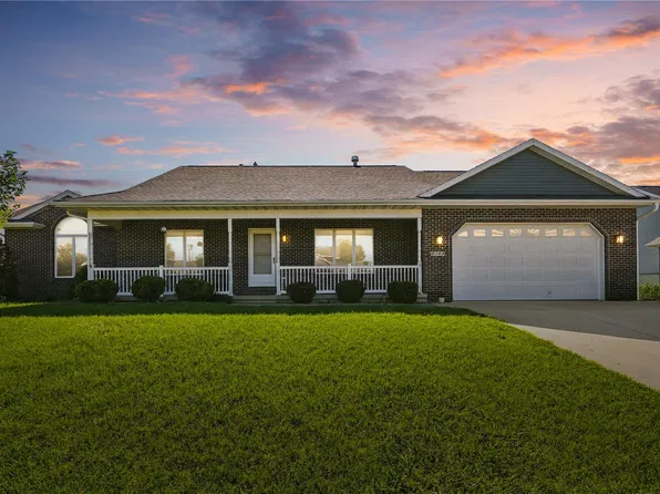 2395 Wolf Run, Hiawatha, IA 52233