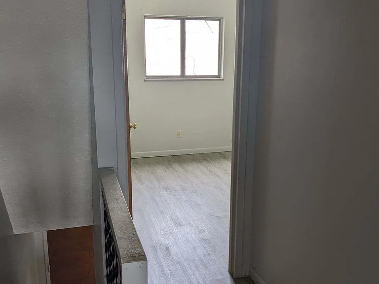 127 E 3rd North St — Photo 3