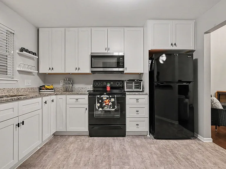 6121 Gray Gate Ln #K — Photo 8