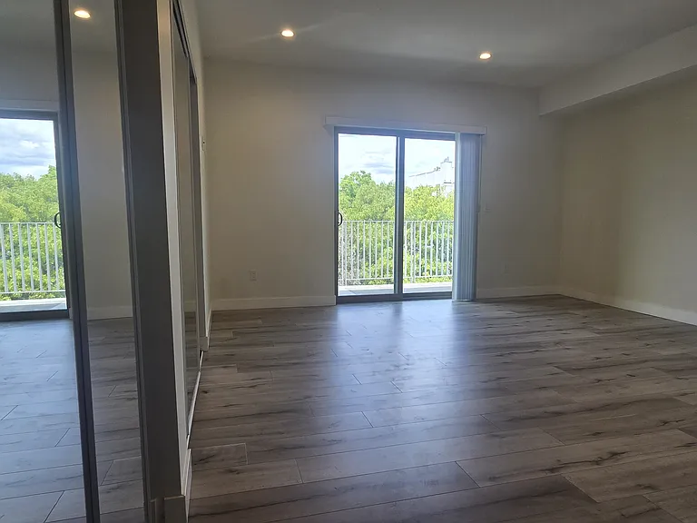 340 N Oxford Ave #401 — Photo 11
