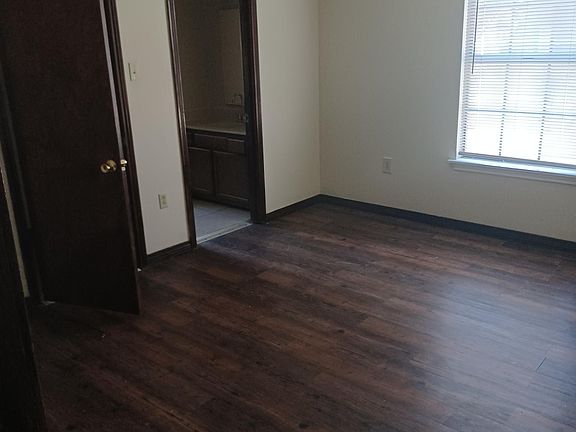 4th image of 15884 S Sunderland Ave #A