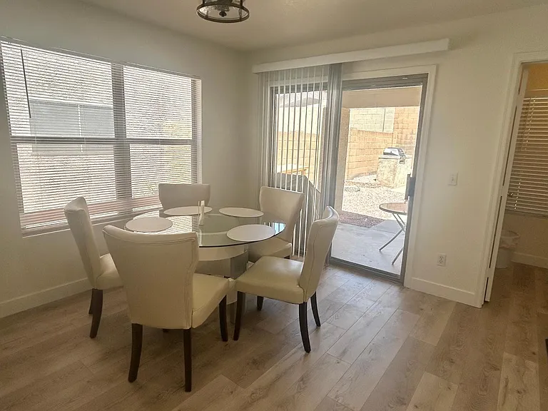 1722 W Amberwood Dr — Photo 3
