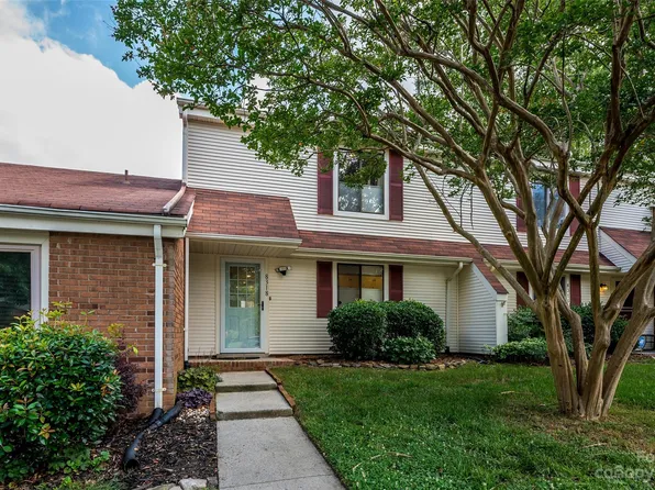 8318 Ramath Dr, Charlotte, NC 28211