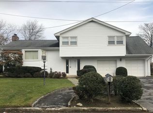 43 Nob Ct, New Rochelle, NY 10804