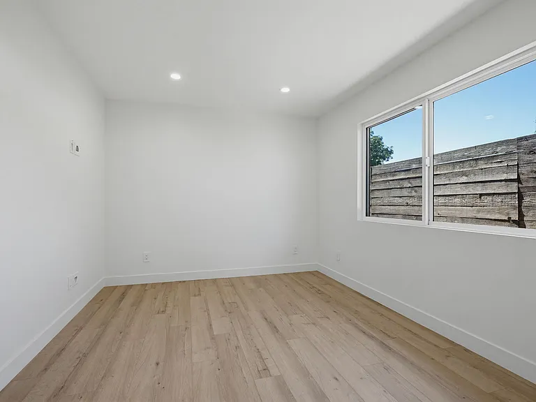 2036 Pomona Ave #C — Photo 19
