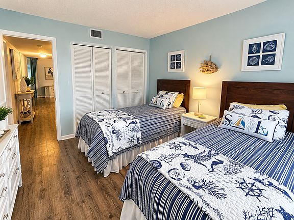 3rd image of 678 Midway Dr #B