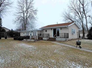 746 E River Dr, Omro, WI 54963