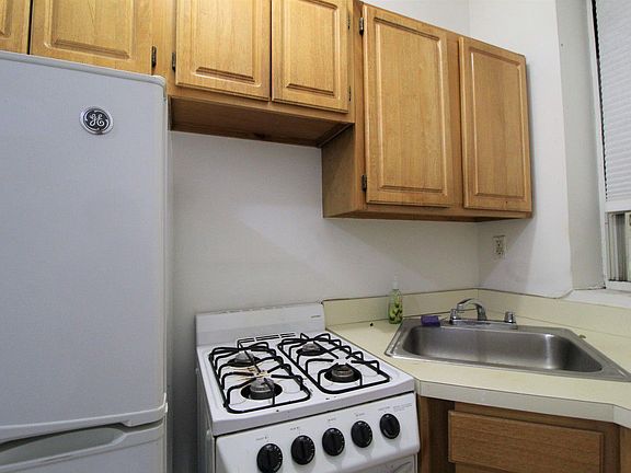 3rd image of 118 E 102nd St APT 2A