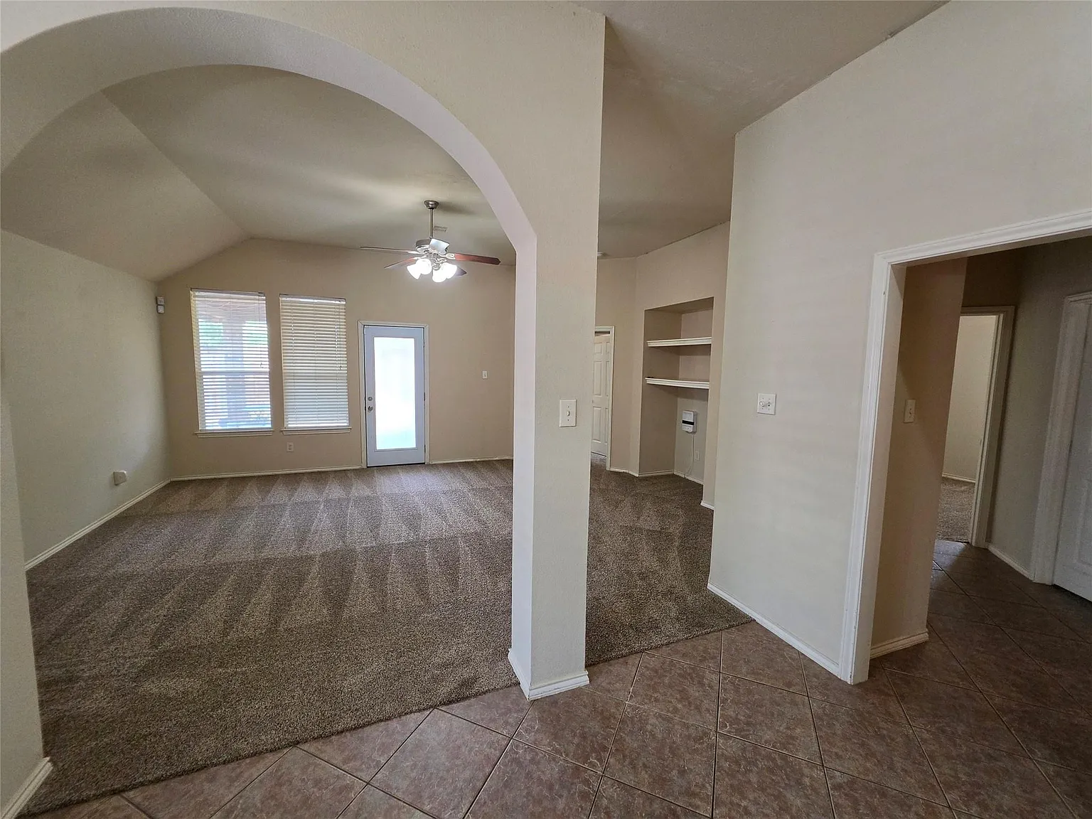 3 bed, 2.0 bath, 1658 sqft, $2,200 — Photo 4