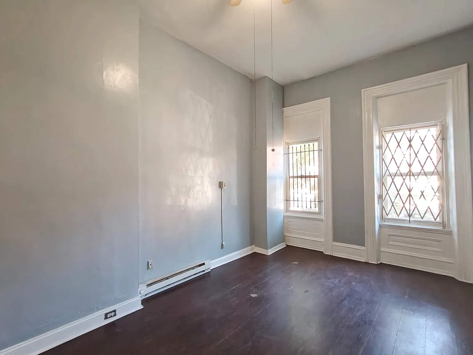 Beautiful 2 Bedroom Available Now! — Photo 2
