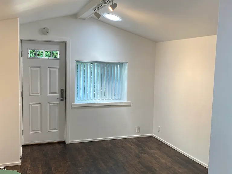 2445 Laurel Pass — Photo 4