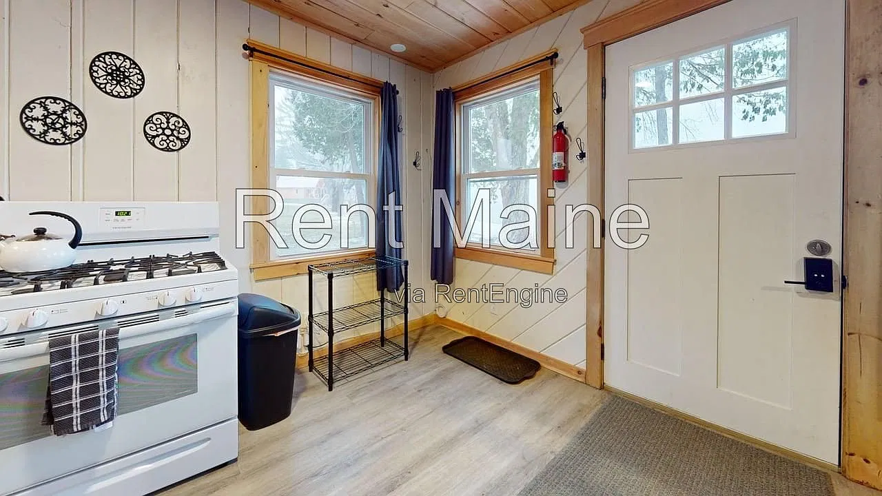 2 bed, 1.0 bath, $2,000 — Photo 2