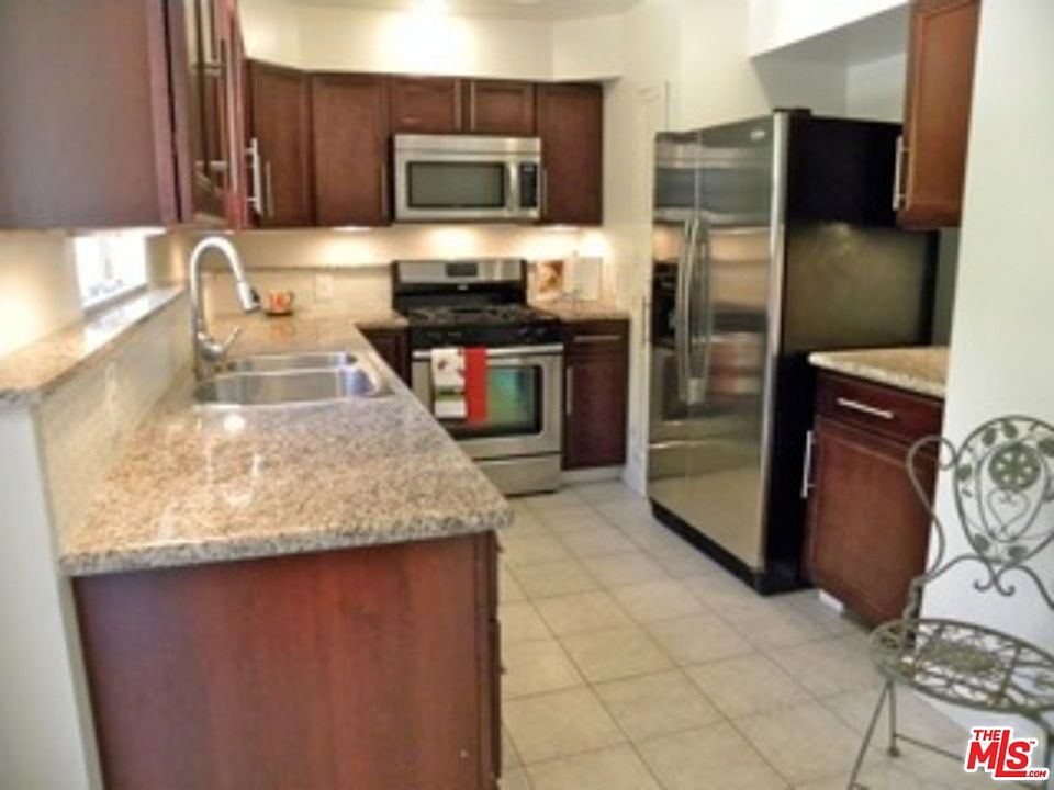 1st image of 2233 N Beachwood Dr