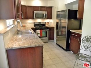 2233 N Beachwood Dr, Los Angeles, CA 90068