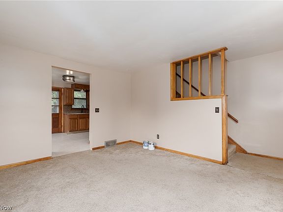4th image of 211 Clara Ct