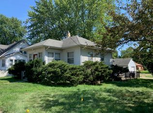 653 Jay St, Elgin, IL 60120