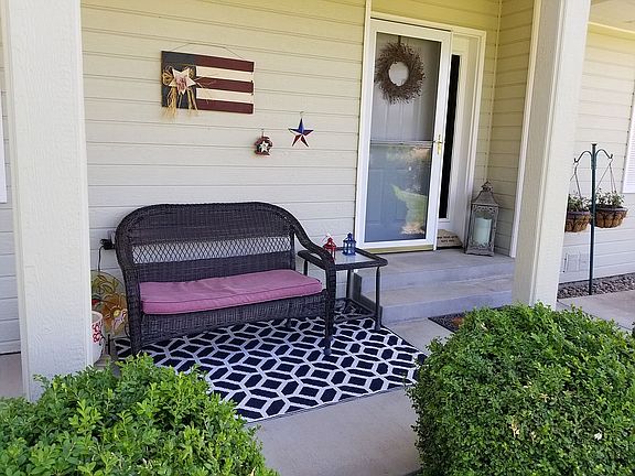3rd image of 240 Sunset Vista Ln