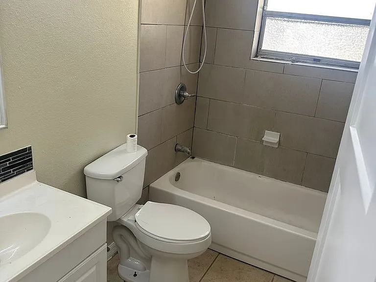 412 Country Lane Dr — Photo 17