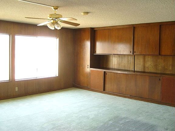 Large upstairs bonus room