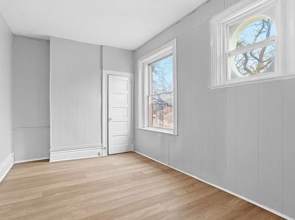 42 Watson Blvd APT 1