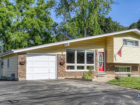 2nd image of 23 Oak Knoll Dr