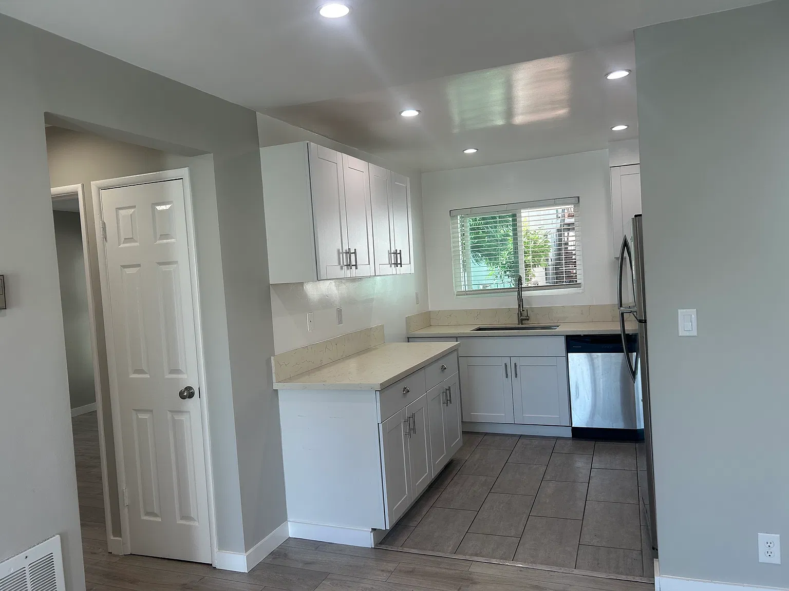 Oceanpark Apartments — Photo 2