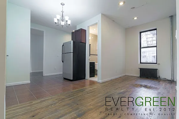Rented by Evergreen Apartments BK | media 12
