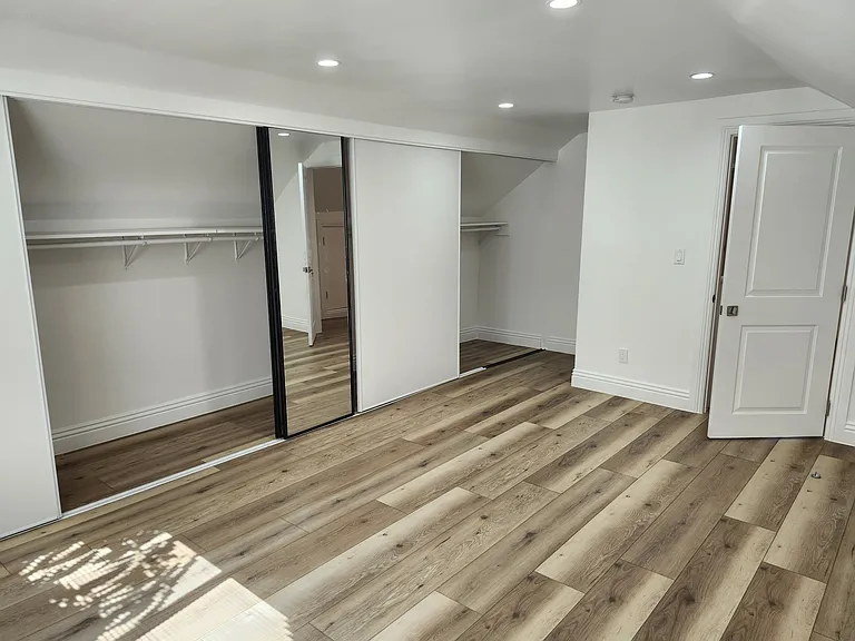 261 W 43rd Pl — Photo 13