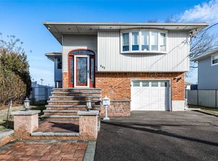 442 Kresse St, Oceanside, NY 11572