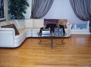 2944 Holiday Park Dr, Merrick, NY 11566