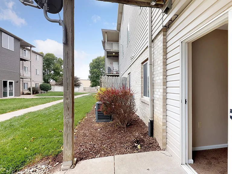 Cambridge Apartments — Photo 29
