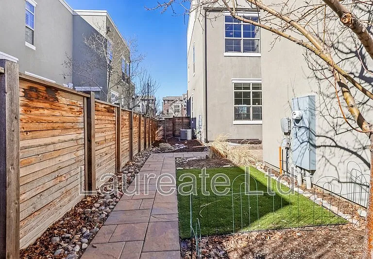 5438 Valentia St — Photo 33