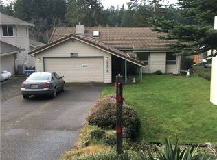 290 E Lakeshore Dr, Allyn, WA 98524