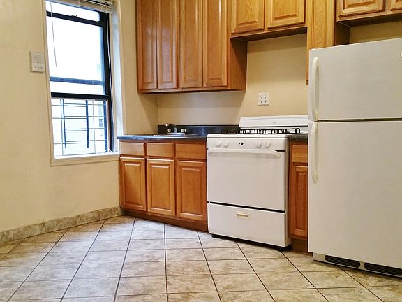 2nd image of 2127 33rd St APT 4G