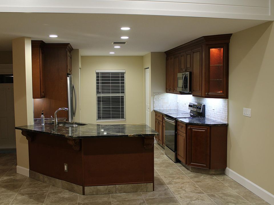 1st image of 926 NW Spruce Ridge Dr