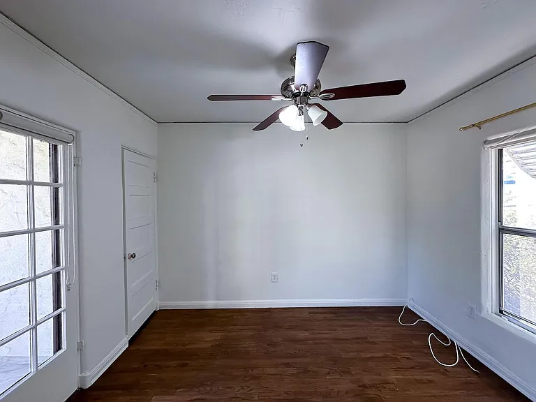 393 N Baldwin Ave — Photo 19