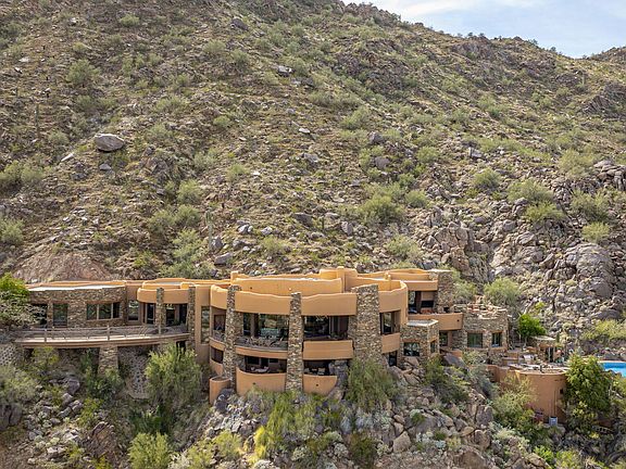 3rd image of 5802 E CHOLLA Lane