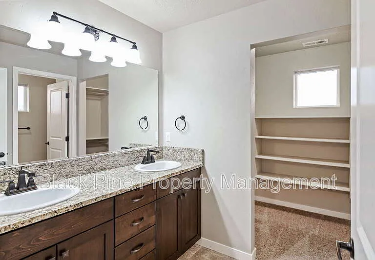 1873 N Justin Ave — Photo 19
