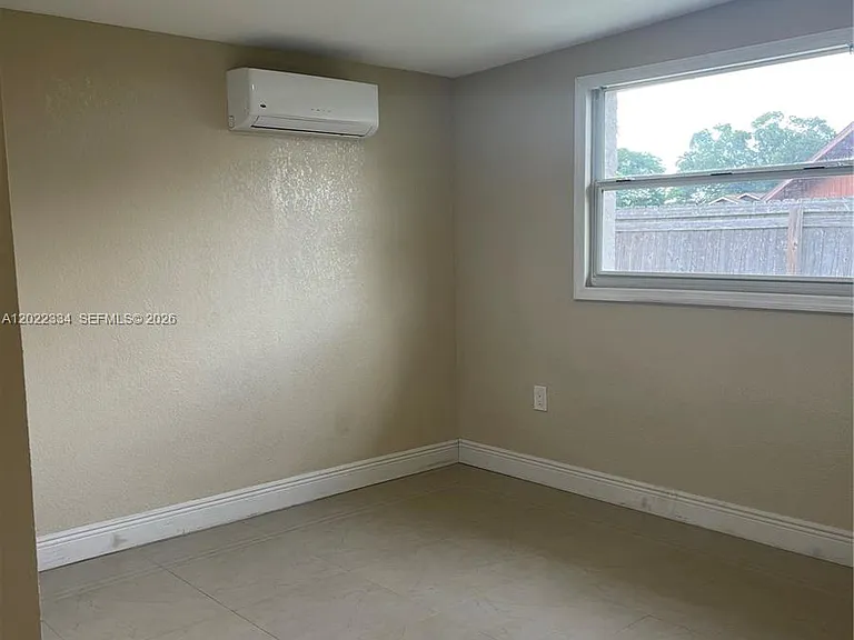 4617 Navarre Ave #B — Photo 5