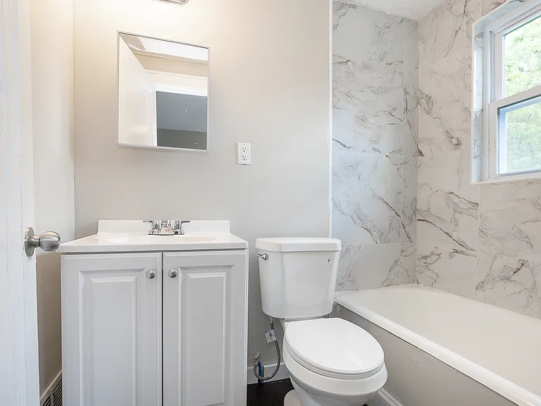 1255 Superior Ave — Photo 10