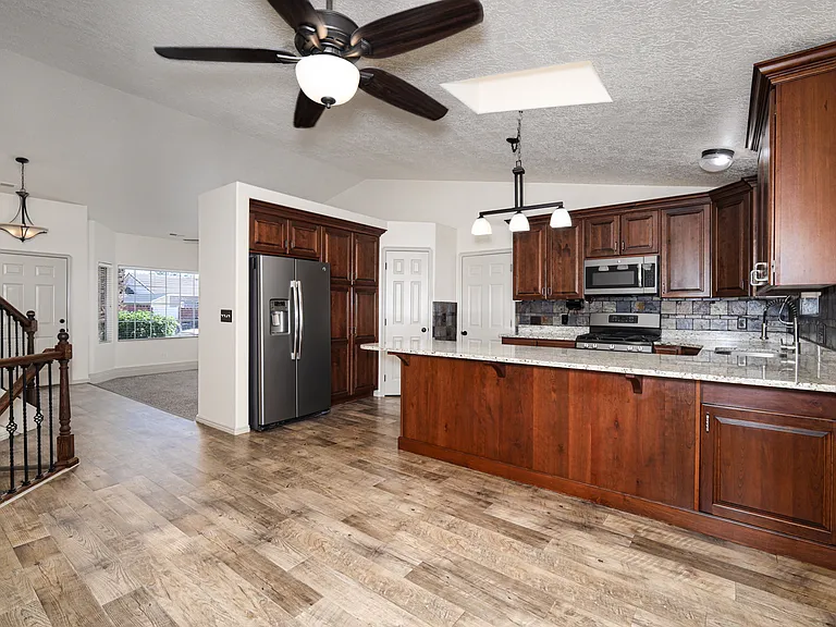 S 375 East Cir — Photo 5