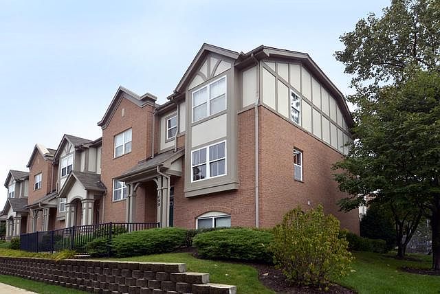 1st image of 1099 N Claremont Dr