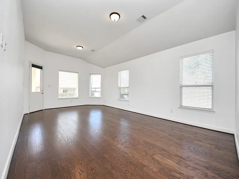 1947 Parnevik Pl — Photo 25