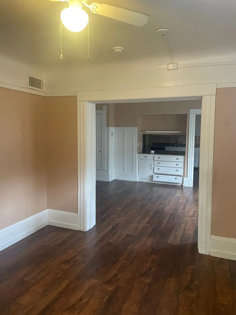 521 T St #B - Sacramento 95811 — Photo 4