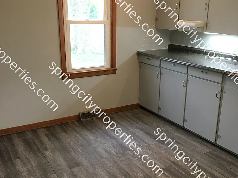 112 E Oak St — Photo 9
