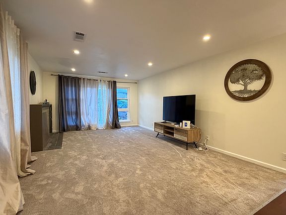 5th image of 22721 Wildwood St