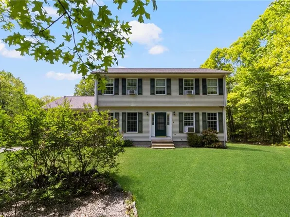 1800 E Wallum Lake Rd, Pascoag, RI 02859