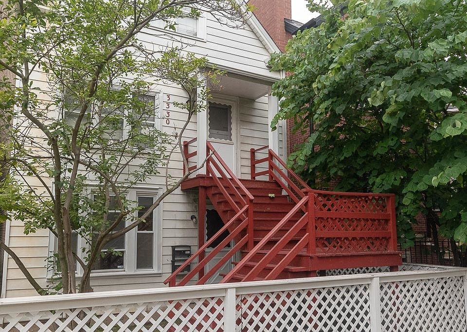 1st image of 3330 N Leavitt St #1
